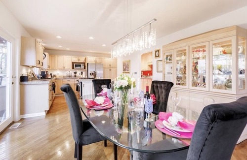 Westside House | Secluded house with city and lake views- close to everything