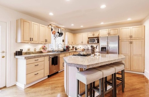 Westside House | Secluded house with city and lake views- close to everything