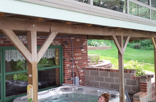 Dowling House | Secluded Lake Retreat