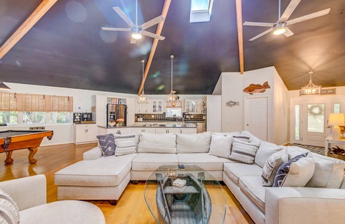 Eutawville House | Secluded Lakefront House w/indoor pool - 2 Houses - Margaritaville Bar