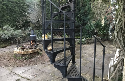Kennington House | Secluded large family home near Oxford, private parking/patio/garden.