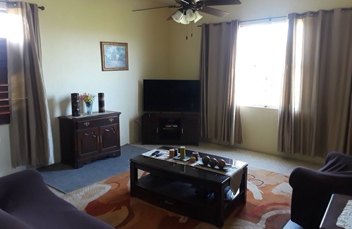 Epworth House | Secluded location/Weekly Discounts/15 mins Ocho Rios/Netflix Cable TV