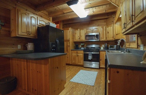 Ellijay Cabin | Secluded Log Cabin and Rushing Creek- Dogs Welcome