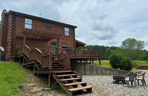 Pope County Cabin | Secluded log cabin in the Shawnee national Forest