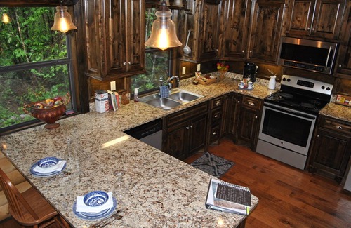 Octavia Cabin | Secluded, luxurious cabin perched above Eagle Fork Creek with sunrise views.