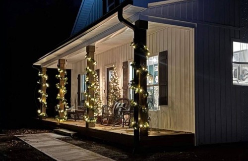 Fletcher House | Secluded Luxury, 2 King Bed, Hot Tub + Fireplace, 21+, Near Biltmore and Airport