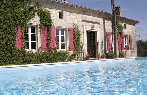 Pereuil House | Secluded Luxury House. Private Pool. Between Cognac, Angouleme, Royan. Bordeaux.
