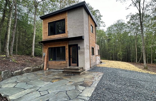 Eldred Cabin | Secluded modern cabin with hot tub