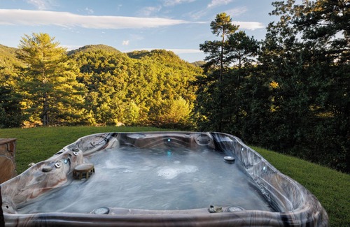 Fontana Dam Cabin | Secluded Mountain Lodge with private dock on a picturesque lake