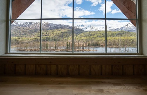 Lazy Mountain Cabin | Secluded Mountain Lake Cabin: