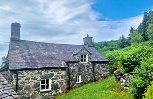 Ganllwyd House | Secluded Mountain Stay - Stunning Views of Eryri