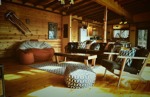 Smithville Cabin | Secluded mountain top cabin with amazing views and hot tub!