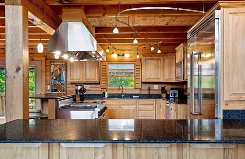 Ashland City Cabin | Secluded Nashville Luxury Lodge