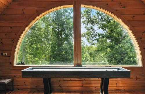 Ashland City Cabin | Secluded Nashville Luxury Lodge