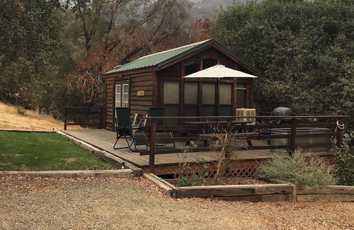 Three Rivers Cabin | Secluded Nature Escape, Pet Friendly with WiFi in Three Rivers