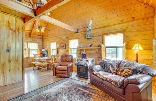 Oakland House | Secluded Oakland Cabin with Private Yard!