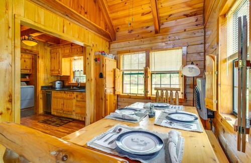 Oakland House | Secluded Oakland Cabin with Private Yard!