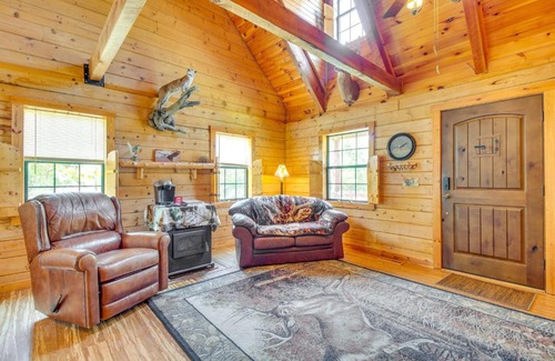 Oakland House | Secluded Oakland Cabin with Private Yard!