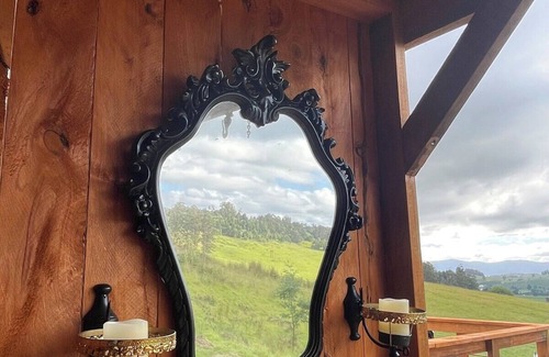 Lilydale RV Rental | Secluded off grid romantic hideaway with stunning views