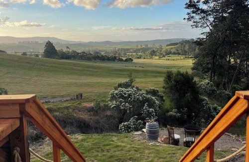 Lilydale RV Rental | Secluded off grid romantic hideaway with stunning views