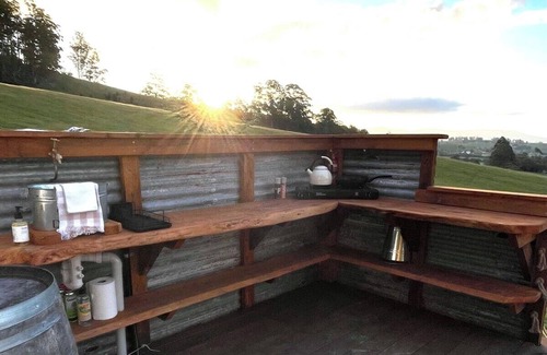 Lilydale RV Rental | Secluded off grid romantic hideaway with stunning views
