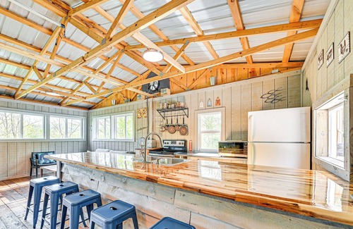 Livingston Cabin | Secluded on 10 Acres: Livingston Getaway w/Sauna!