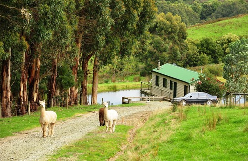 Johanna Cottage | Secluded one bedroom spa cottage