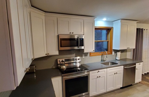Jonas House | Secluded, Private Pool. Steam/Sauna. Hot Tub. WiFi. Pool Table