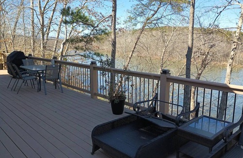 Toccoa House | Secluded Retreat: Lake Hartwelln