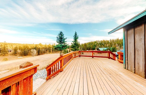 Spring Valley House | Secluded retreat w/wood stove, free WiFi, mountain & valley views, washer/dryer