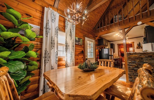 Rockbridge Cabin | Secluded Romantic Escape with Creek View/Hot Tub/Fire Pit/Heart of Hocking Hills