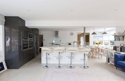 Birdham House | Secluded rural retreat, close to beach - sleeps 12
