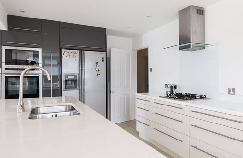 Birdham House | Secluded rural retreat, close to beach - sleeps 12