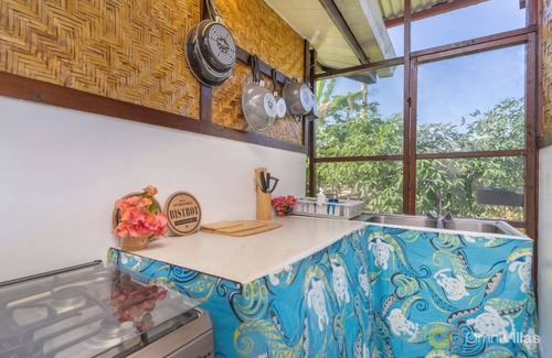 Moorea-Maiao House | Secluded Rustic Bungalow by Tipaniers Beach