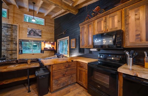 Irvine Cabin | Secluded & Tranquil Cabin ~ Near Red River Gorge