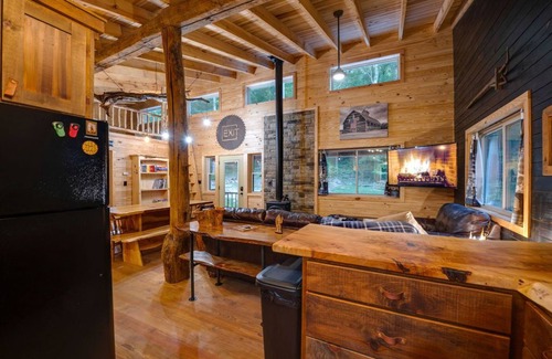 Irvine Cabin | Secluded & Tranquil Cabin ~ Near Red River Gorge