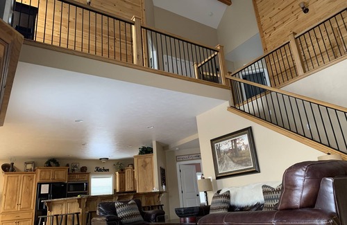 Lava Hot Springs House | Secluded Vacation Lodge for FAMILIES. Sleeps 22! Just MINUTES from Lava & Golf