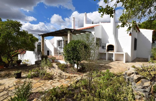 Quinta das Raposeiras Villa | Secluded Villa With a Private Swimming Pool