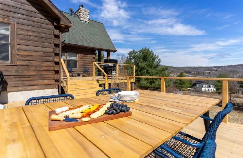 East Chatham House | Secluded w Deck Views Hot Tub Ping Pong Hudson in the Berks by AvantStay