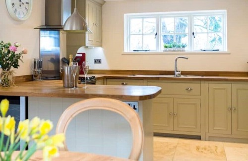 Saint Mary Bourne House | Secluded, warm & cosy cottage - rural but 10 mins easy walk of shop/pubs.