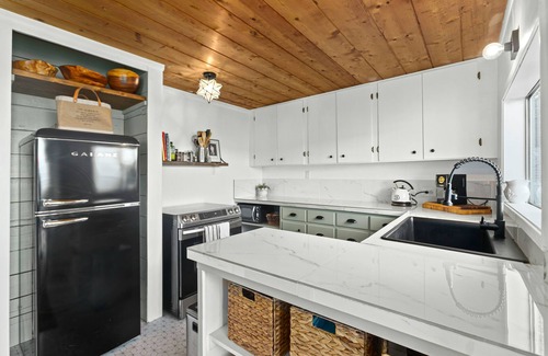 Tacoma House | Secluded Waterfront Retreat with Stunning Puget Sound Views