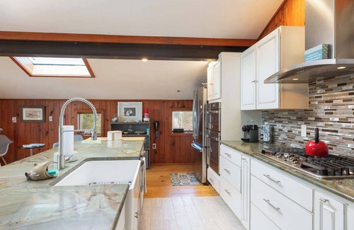 Southern Shores House | Secluded Waterfront Retreat w/Backyard Beach