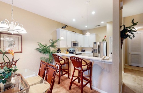 Bahama Bay Condo | Second-Floor Condo w/a Restaurant, Shared Pools, Sauna, Gym, & Tennis Court