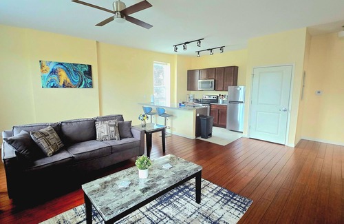 The Gate Apartment | Second Floor King Bed w/Off-Street Parking