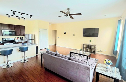 The Gate Apartment | Second Floor King Bed w/Off-Street Parking
