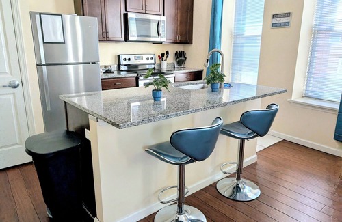 The Gate Apartment | Second Floor King Bed Apartment near at BJC- Gn