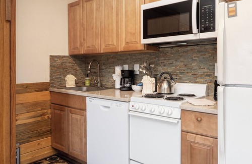 Grand Elk Ranch Condo | Second floor, pet friendly studio in Granby