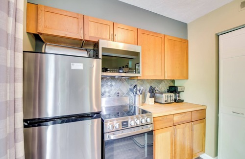 Wintergreen Condo | Second-Floor Condo w/Community Pool Access!