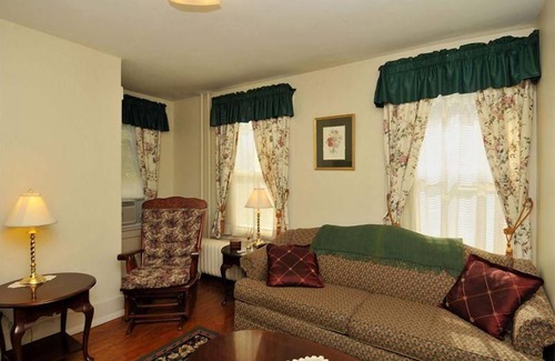 Clearfield Apartment | Second Street Suite