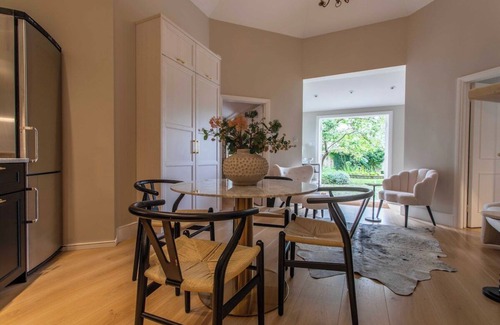 Bathford House | Secret Garden Cottage - NEW!